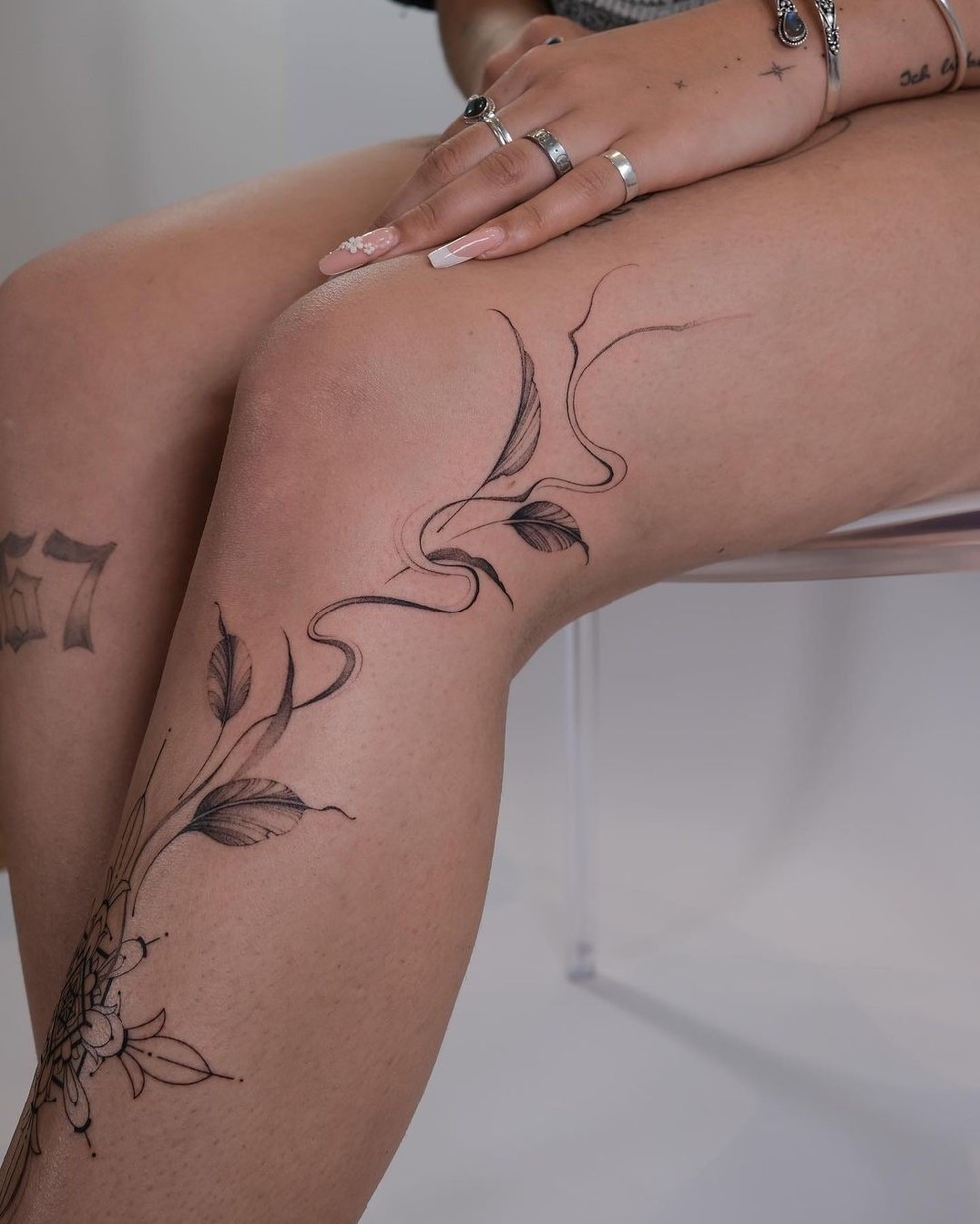 tatuagem feminina na perna