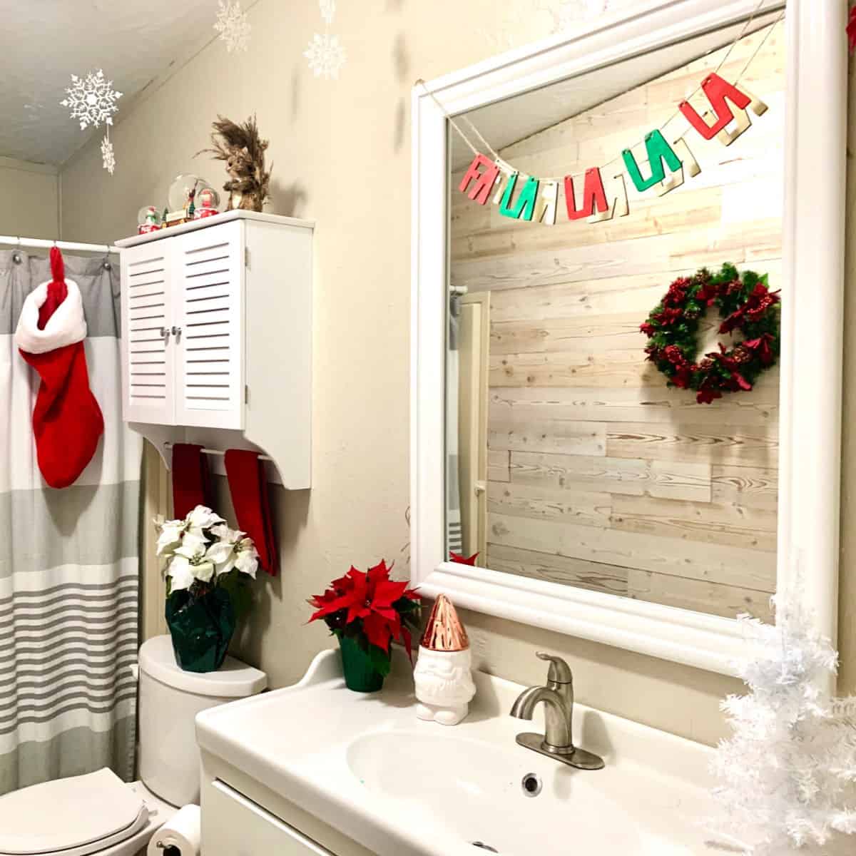 christmas decoration for bathroom