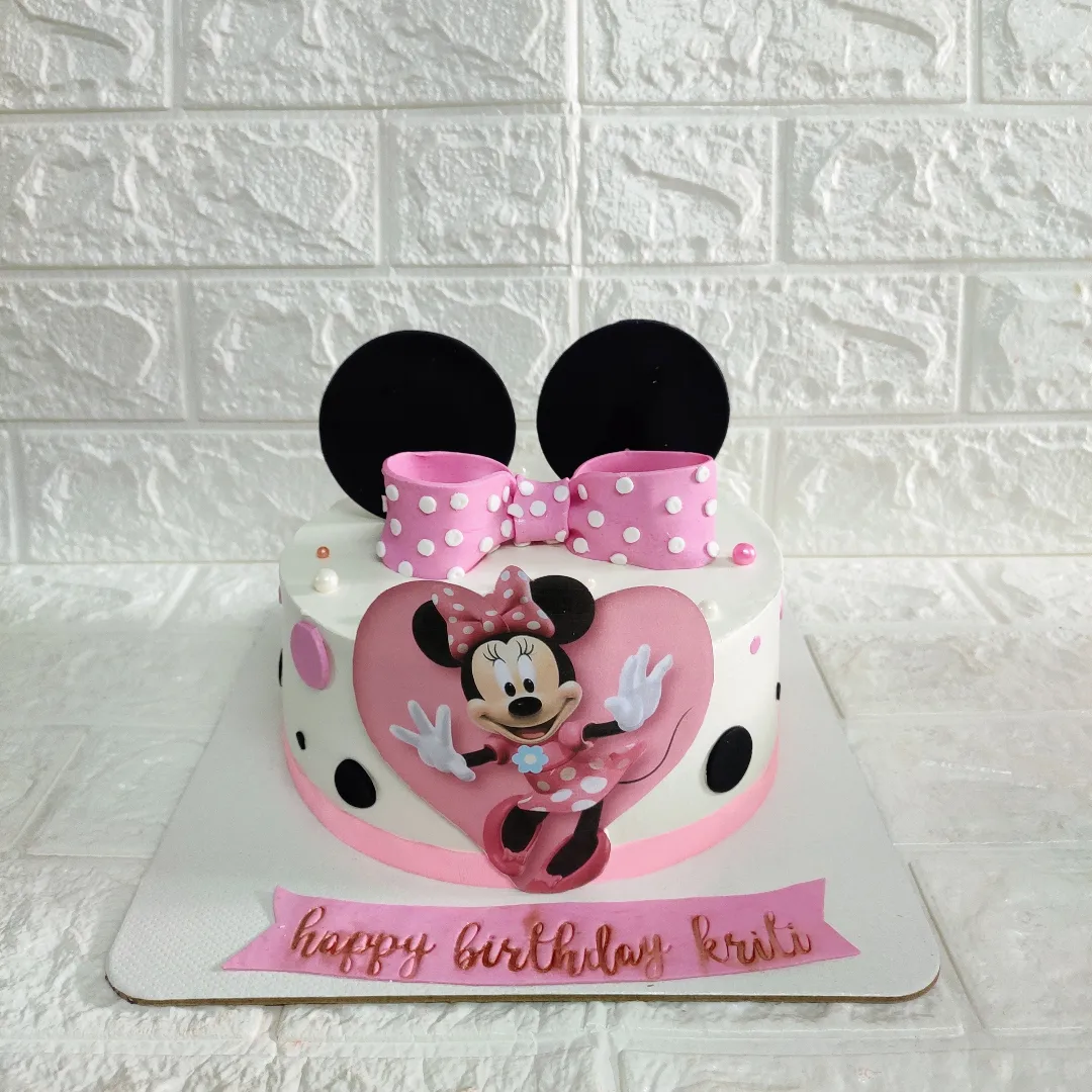 Minnie Decorated Cake