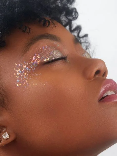 Maquiagem para Festa a Noite Com Glitter