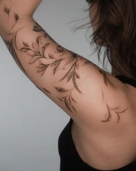 tatuagem-feminina-braco-fechado-flores