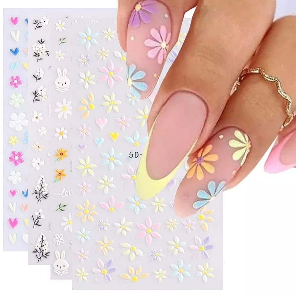 Daisy Decorated Nails