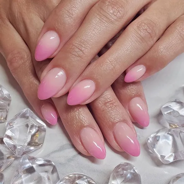 unhas-degrade-rosa-e-branco