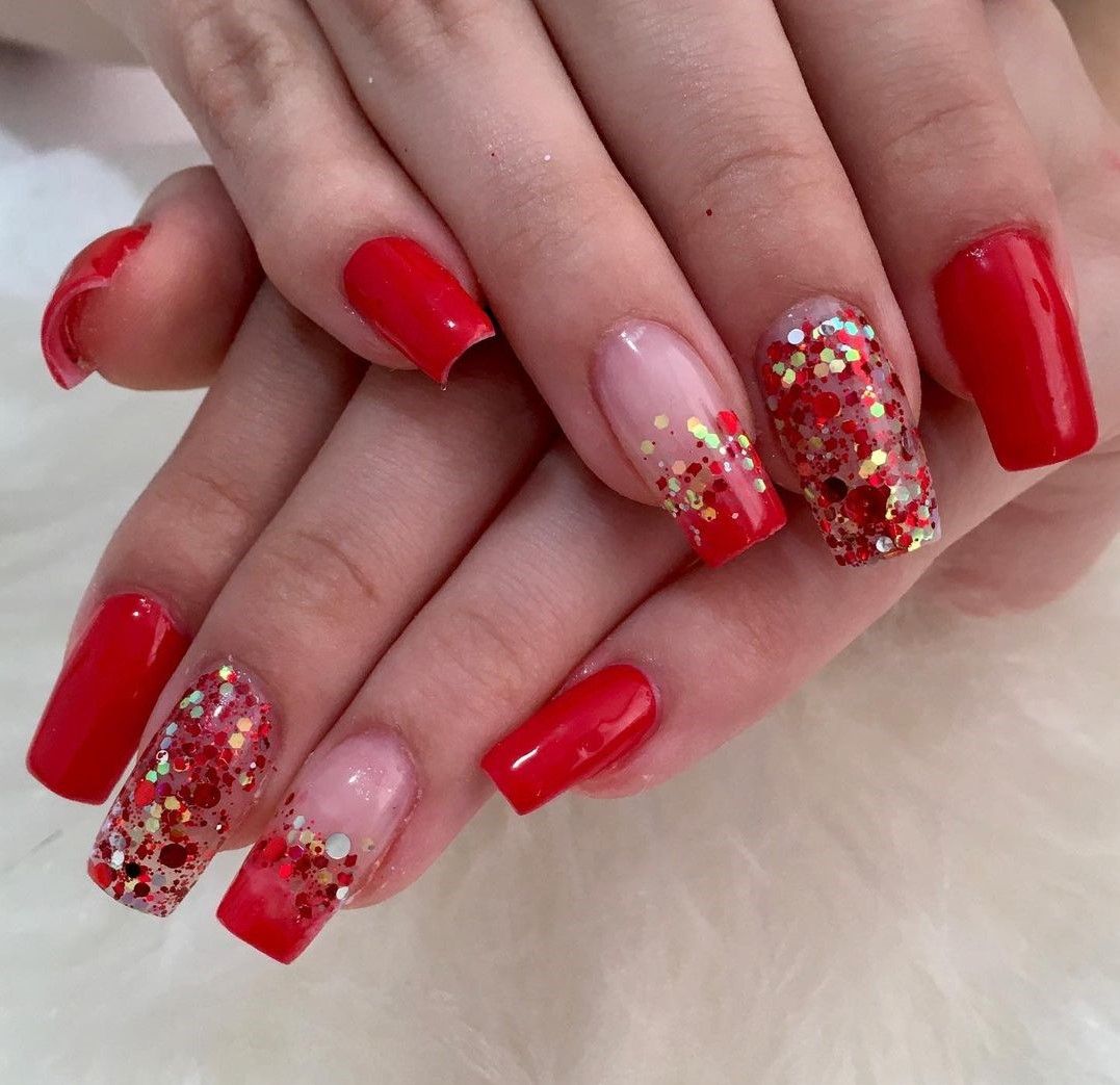 unhas-vermelhas-com-glitter