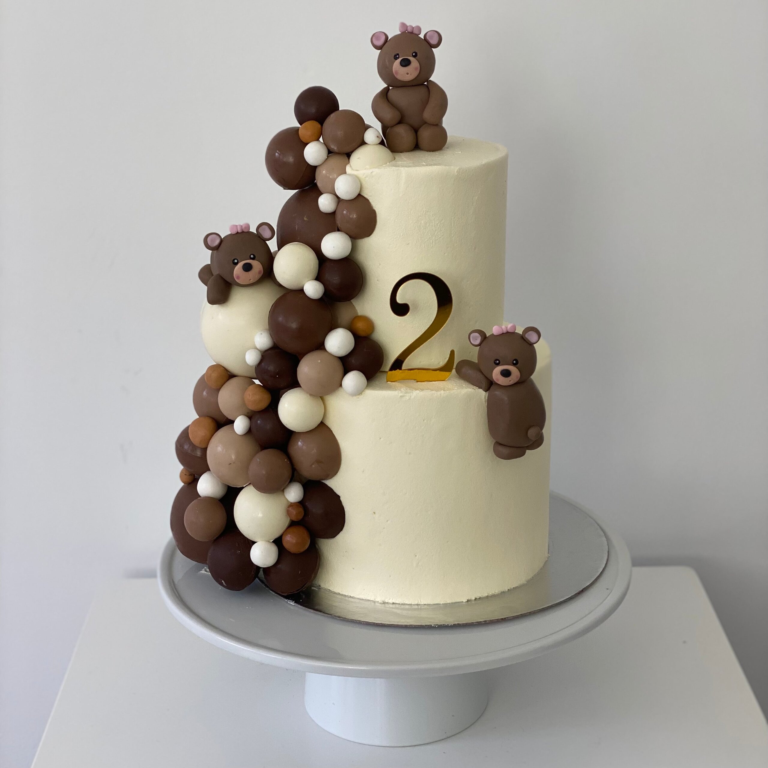 Teddy bear decorated cake