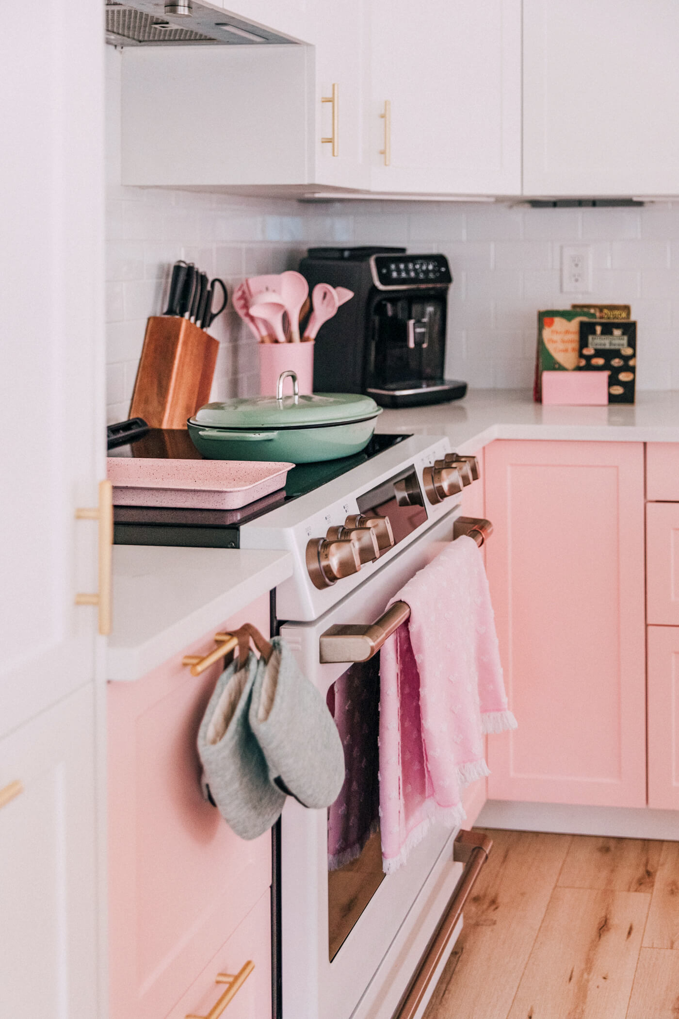 Decoration of Pink Kitchens