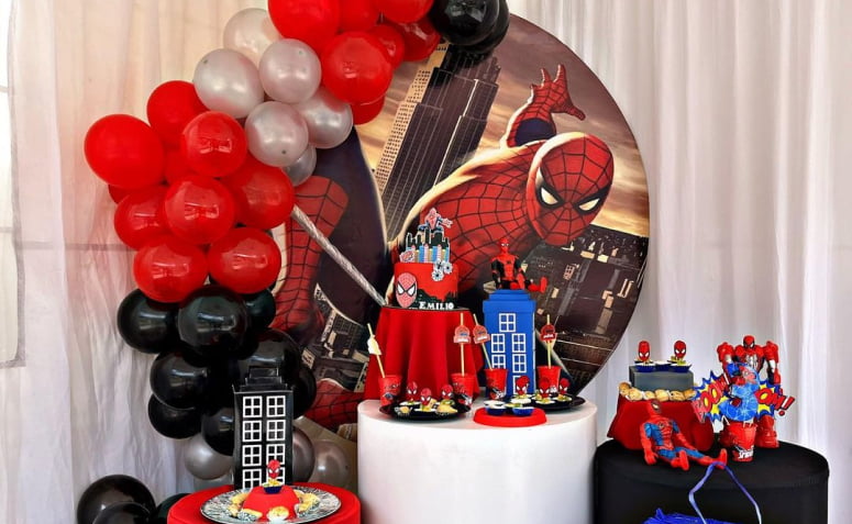 Modelos de Decoracao Do Homem Aranha Simples