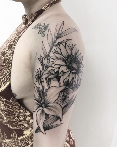 tatuagem-feminina-braco-fechado-flores