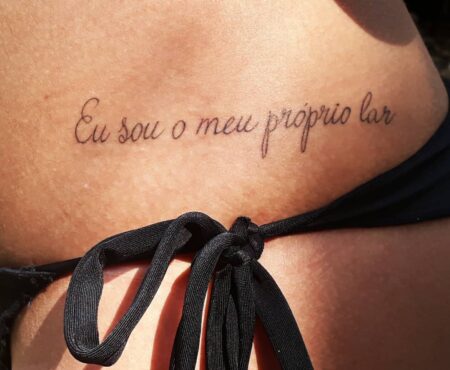 tatuagem-feminina-na-cintura