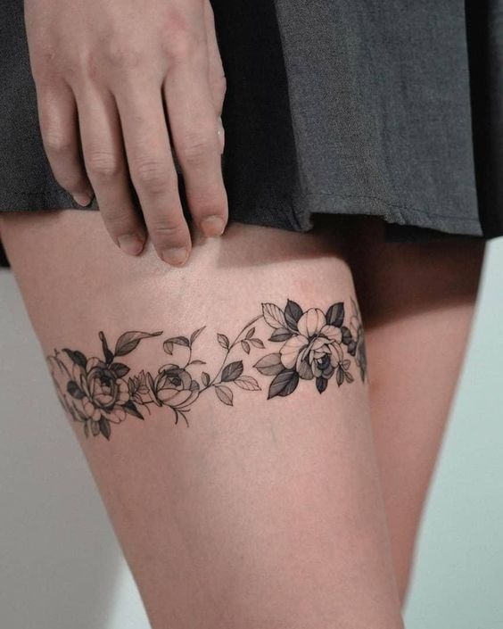 tatuagem feminina na perna