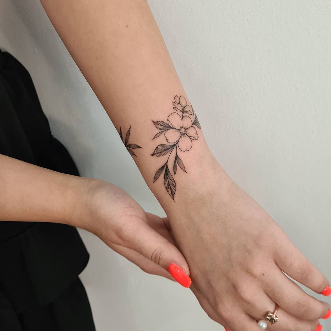 female bracelet tattoo