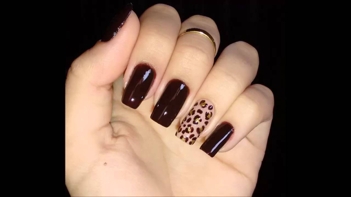 unhas-decoradas-bege-e-preto