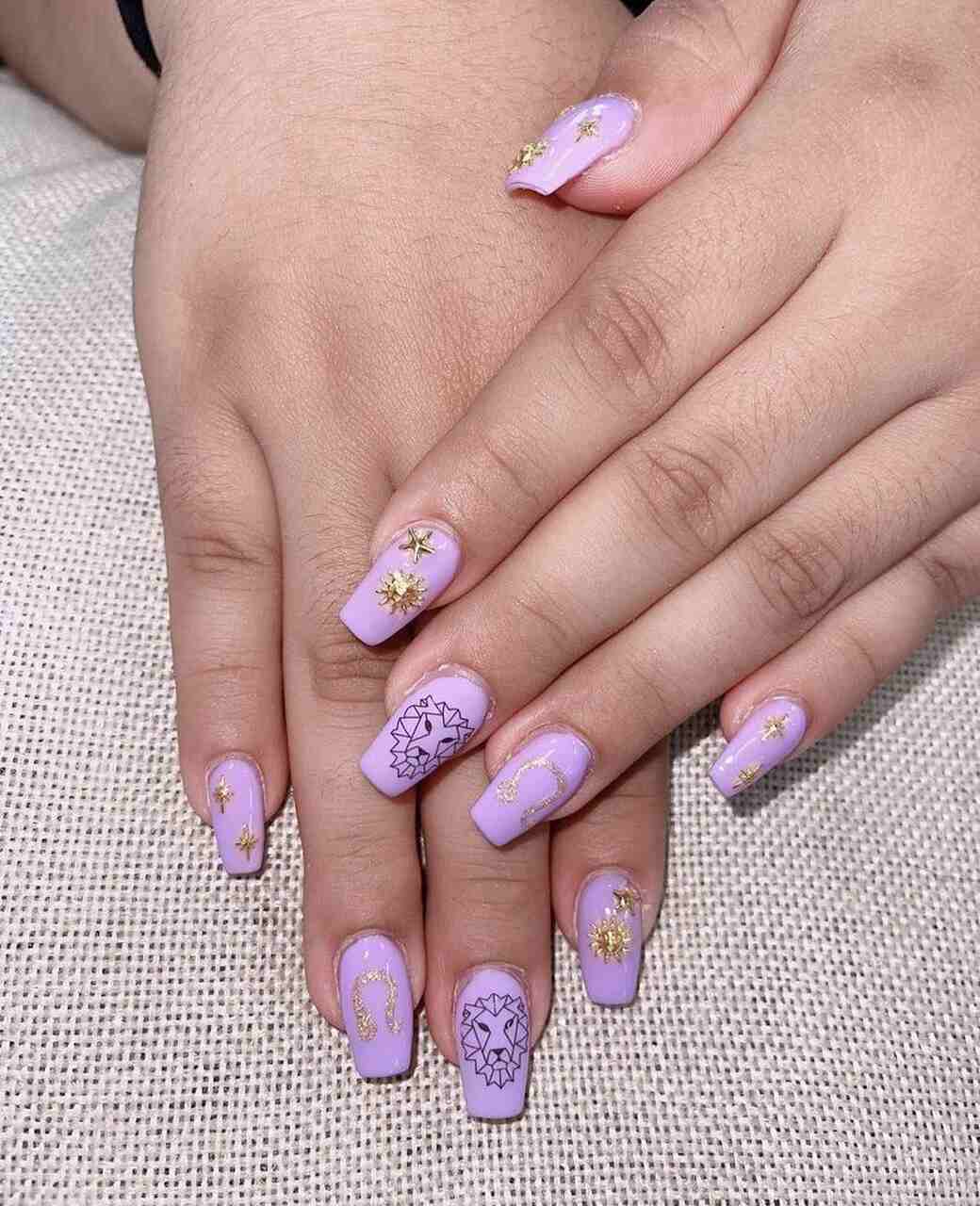 unhas-decoradas-lilas-e-branco