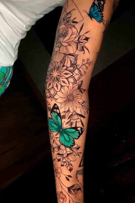 tatuagem-feminina-braco-fechado-flores