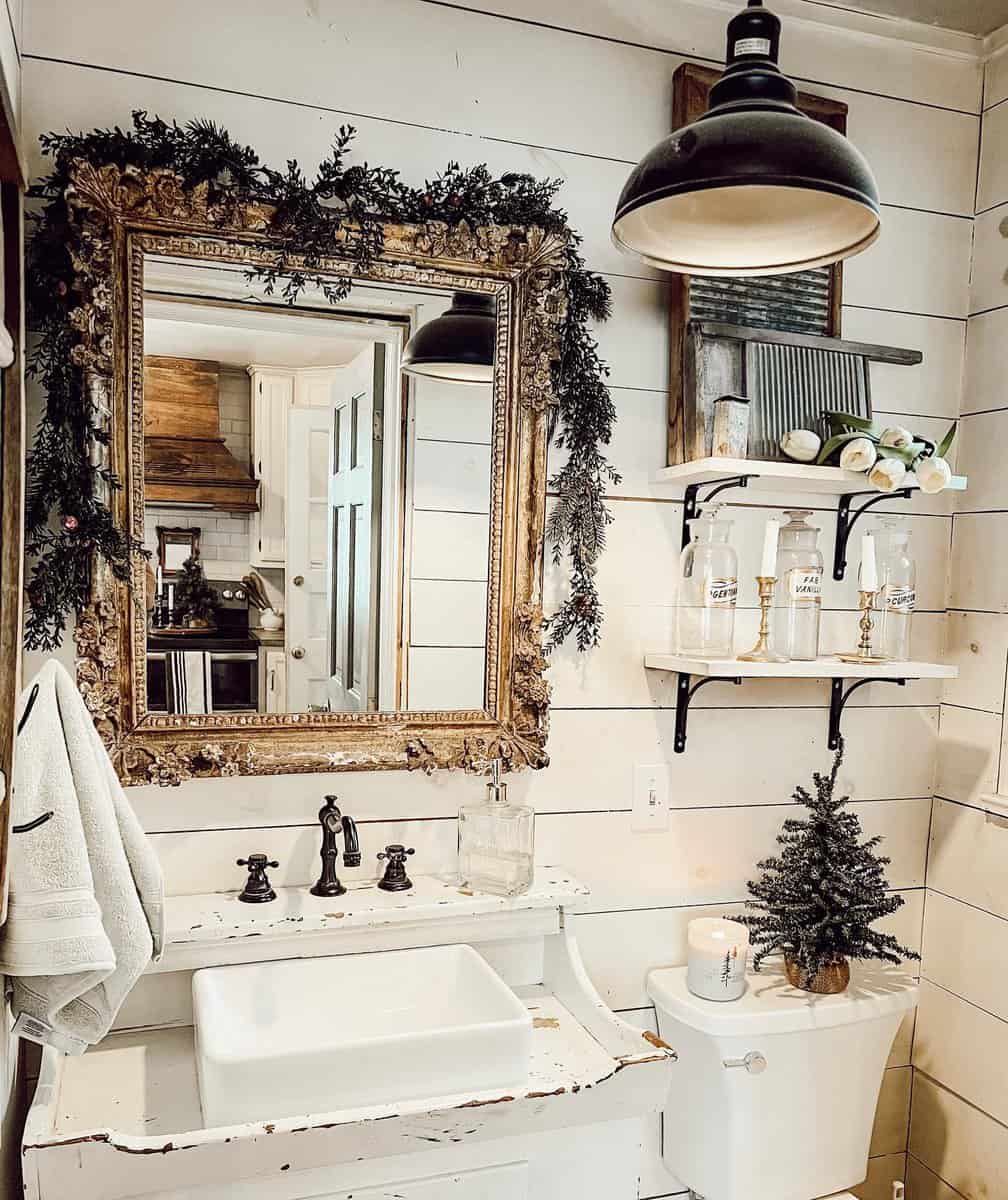 Chic Bathroom Decor