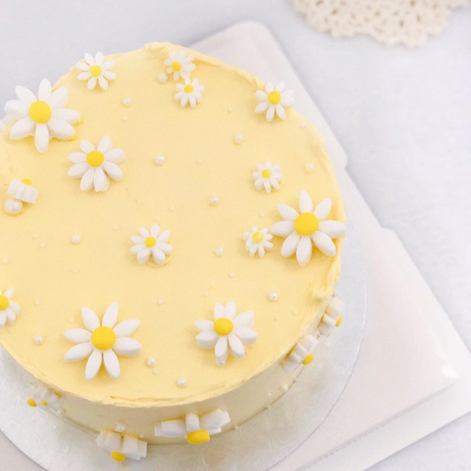 Decorated Cake Daisies