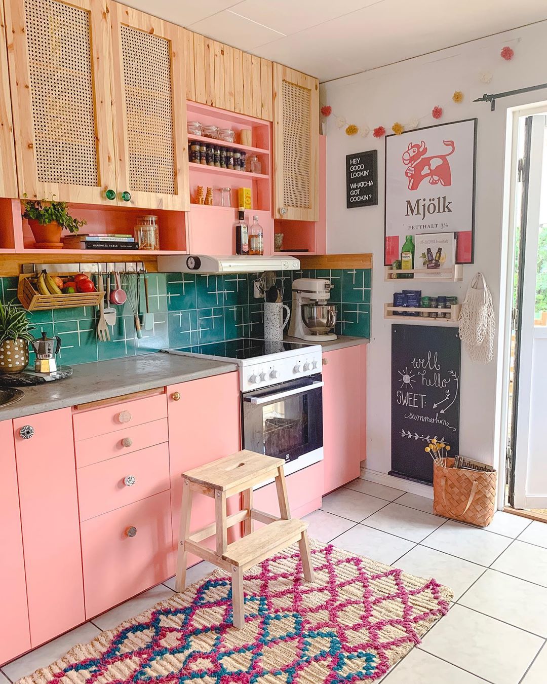 Decoration of Pink Kitchens