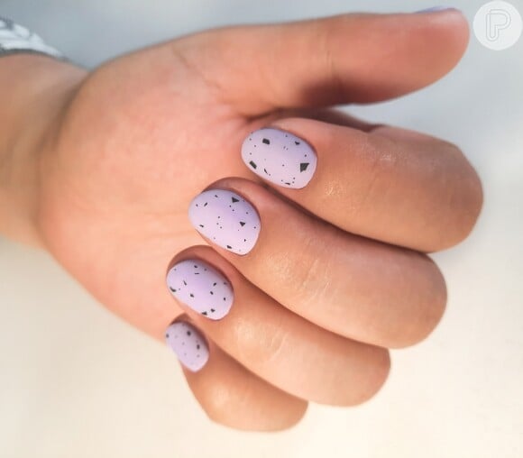 unhas-decoradas-lilas-e-branco