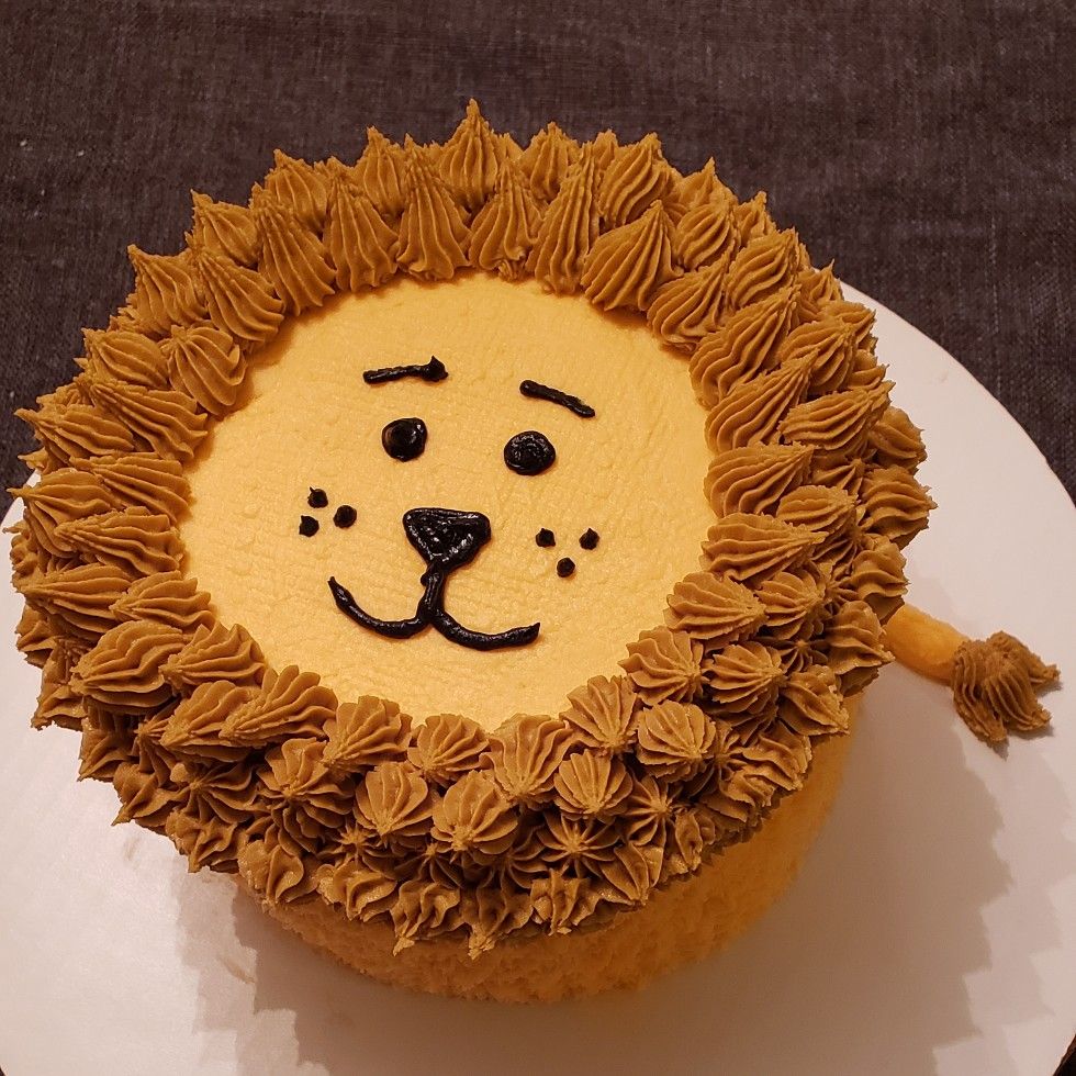 Lion Decorated Cake