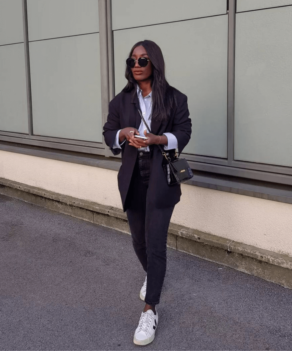 Look Blazer Preto Feminino e Tenis Branco