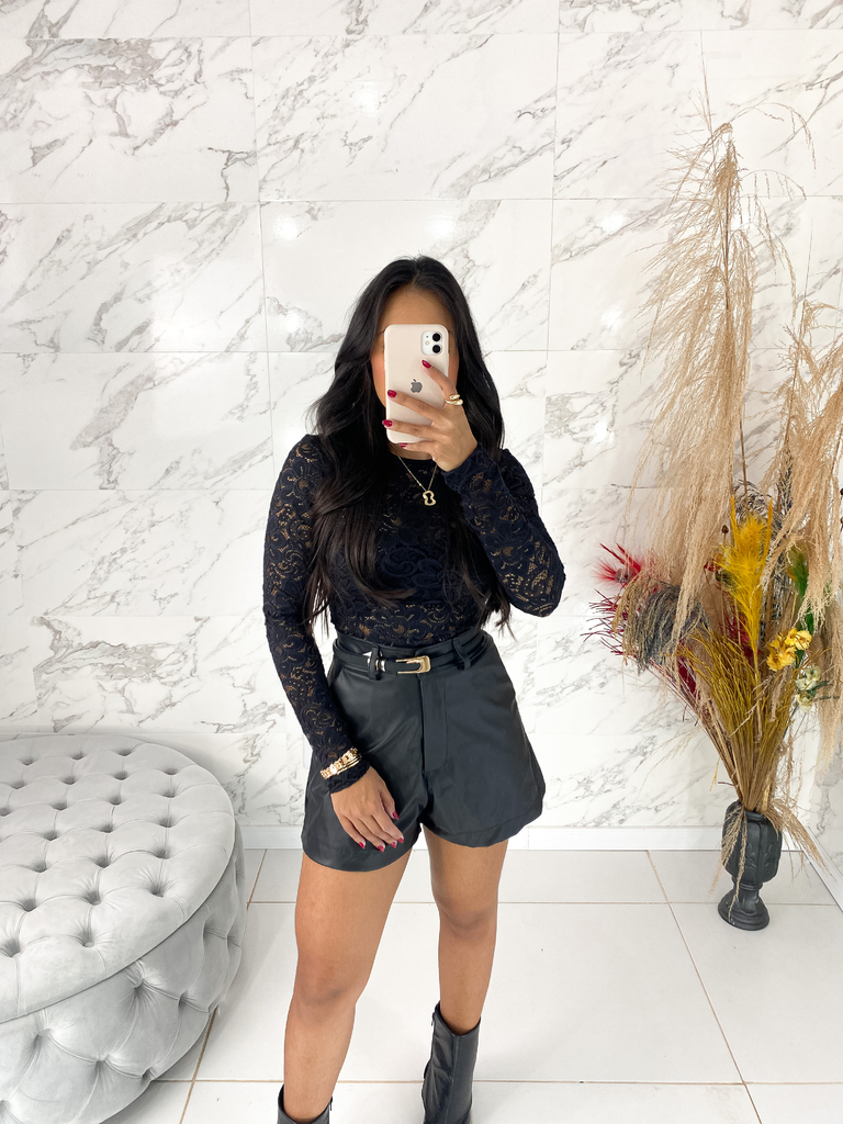 looks-com-shorts-de-couro