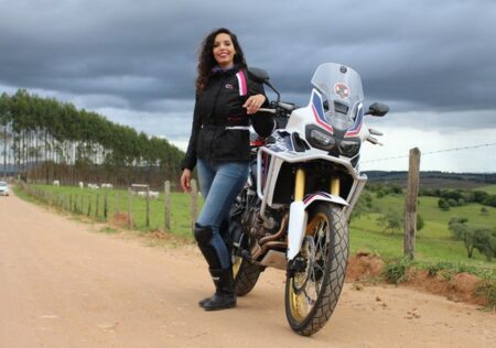 mulher-de-moto