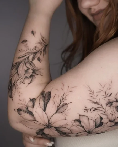 tatuagem-feminina-braco-fechado-flores