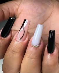 unhas-decoradas-bege-e-preto