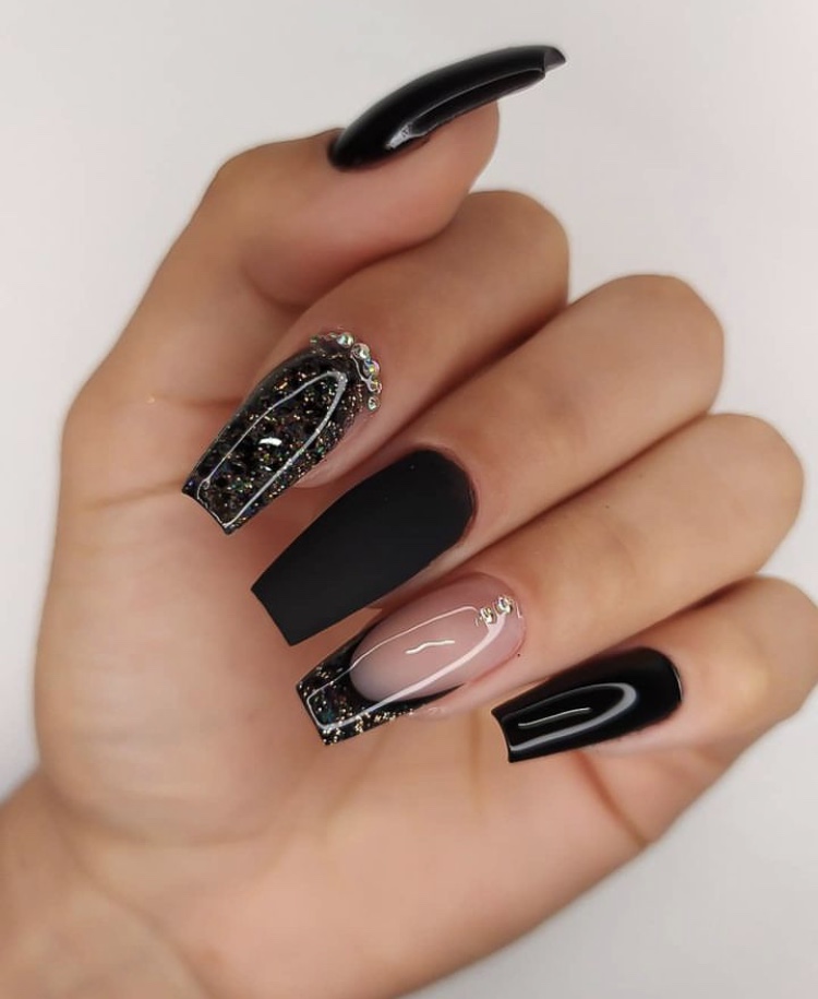 unhas-pretas-encapsuladas