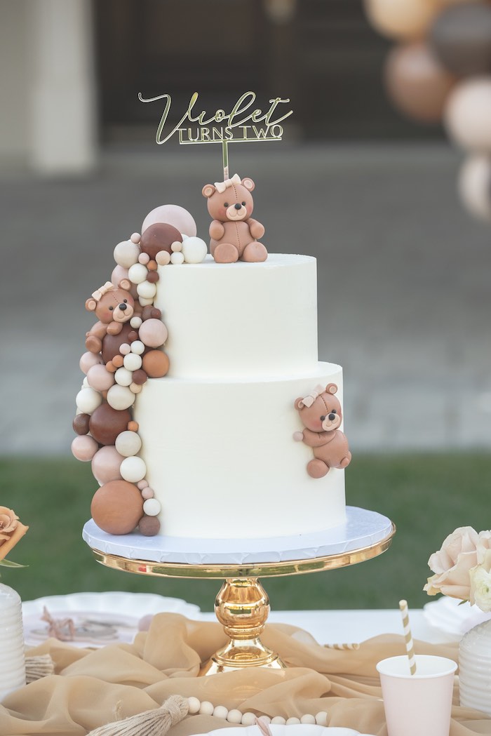 Teddy bear decorated cake