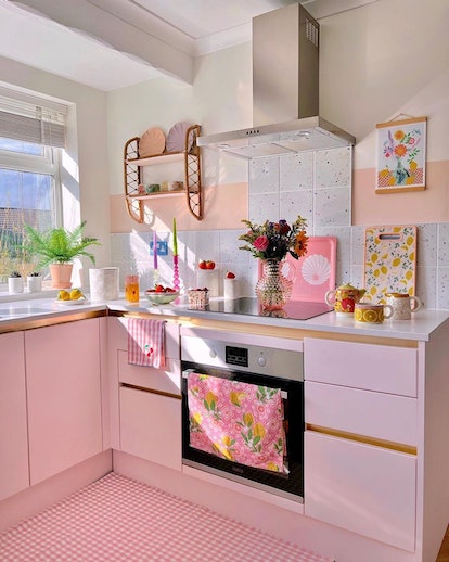 Decoration of Pink Kitchens