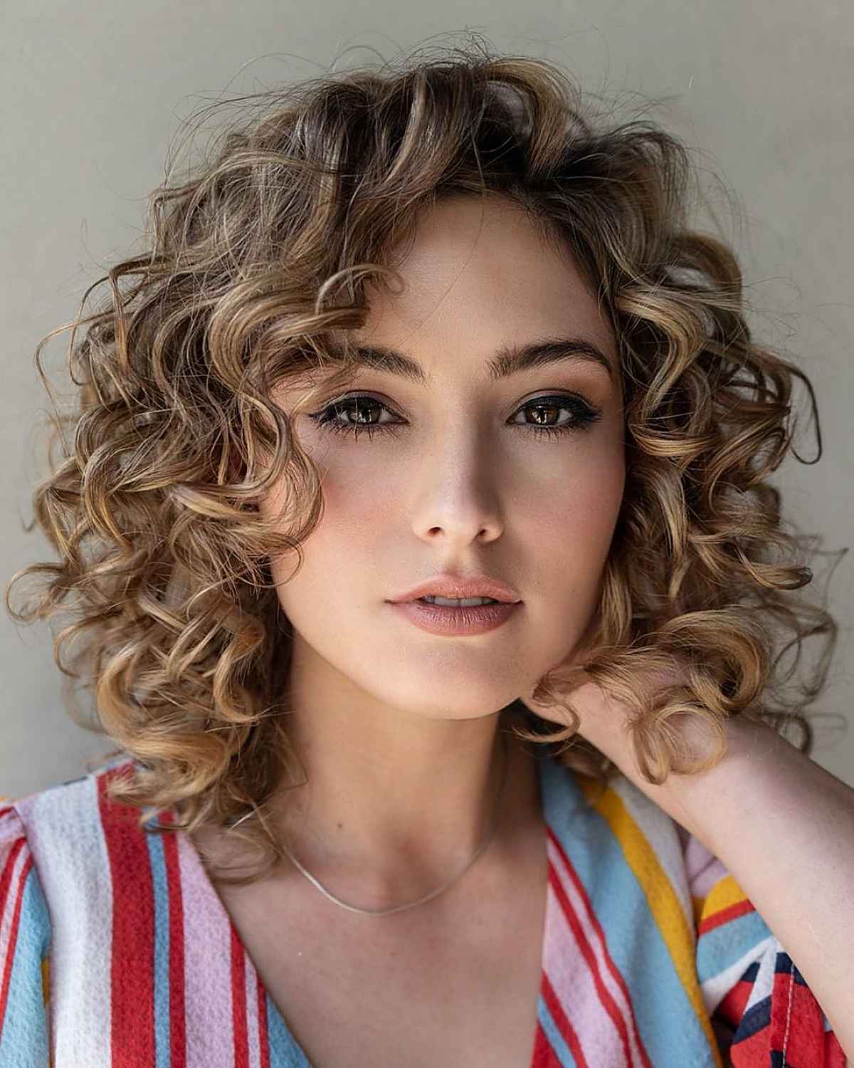 Hairstyle for Short Curly Hair