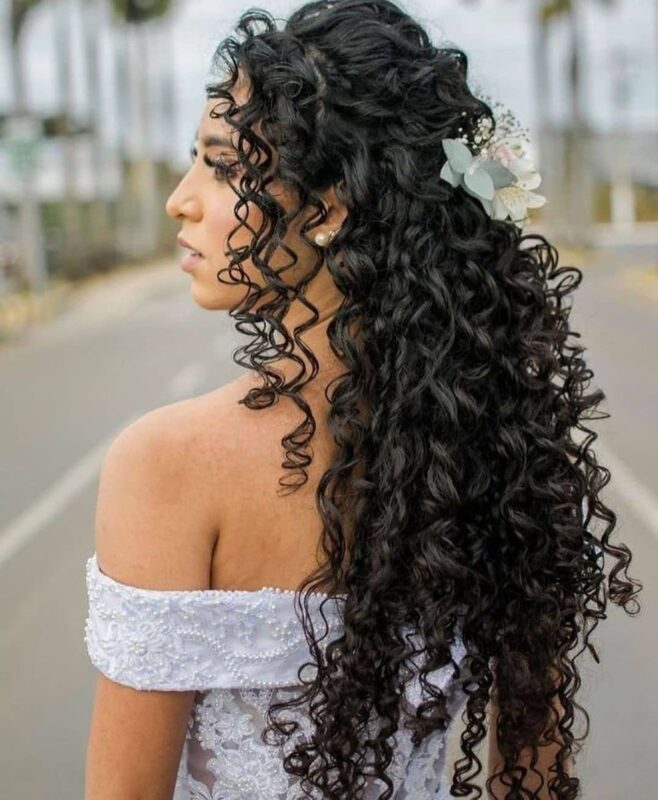 penteado madrinha cabelo cacheado