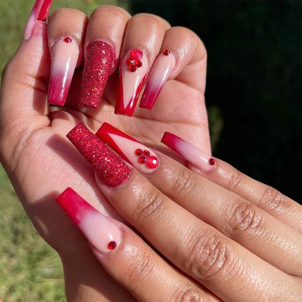 unhas-vermelhas-com-glitter