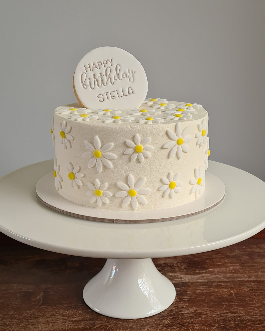 Decorated Cake Daisies