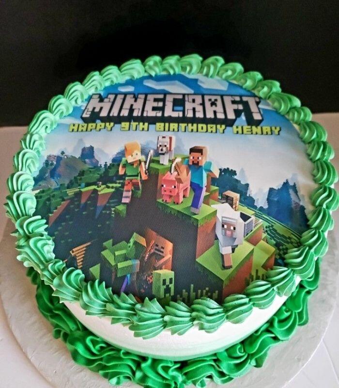 Minecraft decorated cake