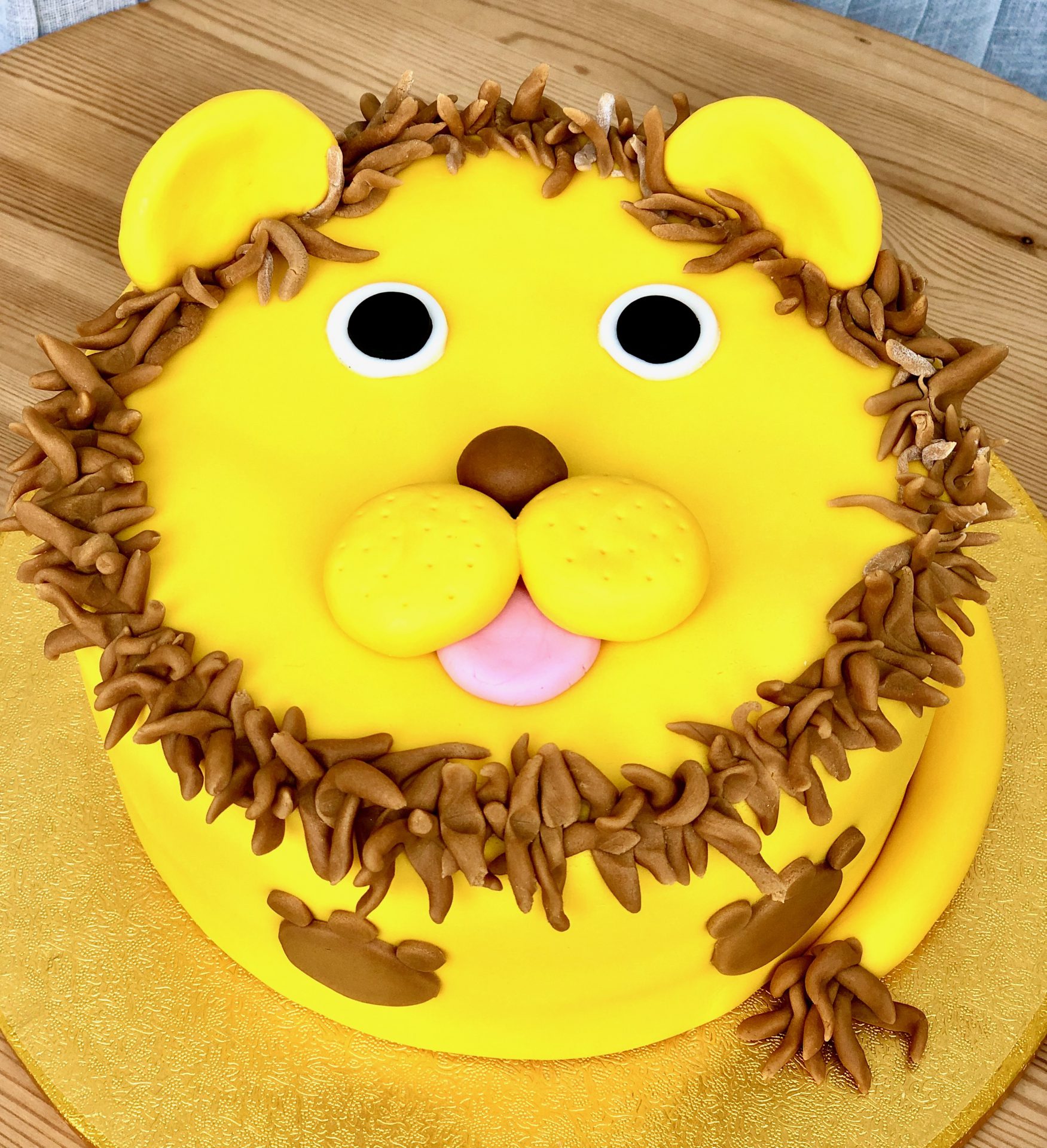 Lion Decorated Cake