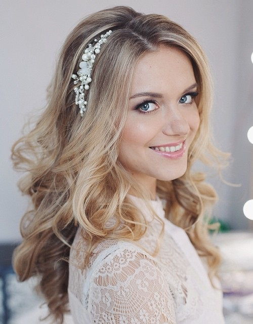 loose bridal hairstyle