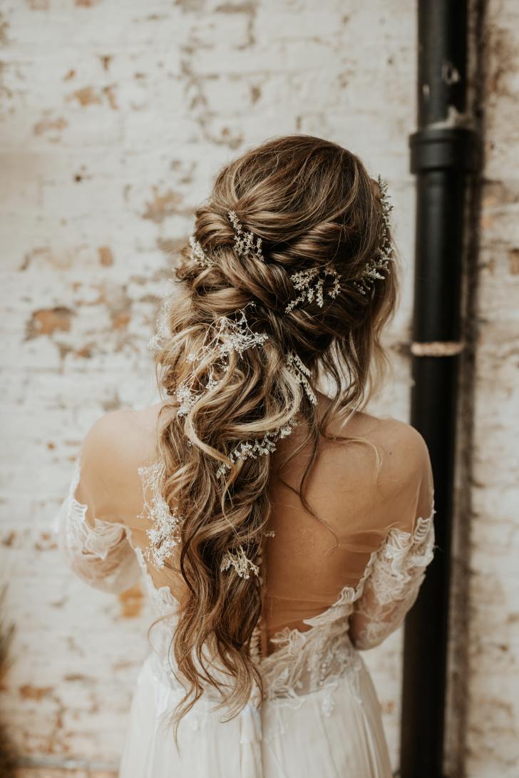 loose bridal hairstyle