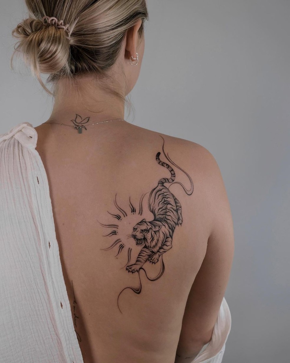 Tatuagem Feminina nas costas