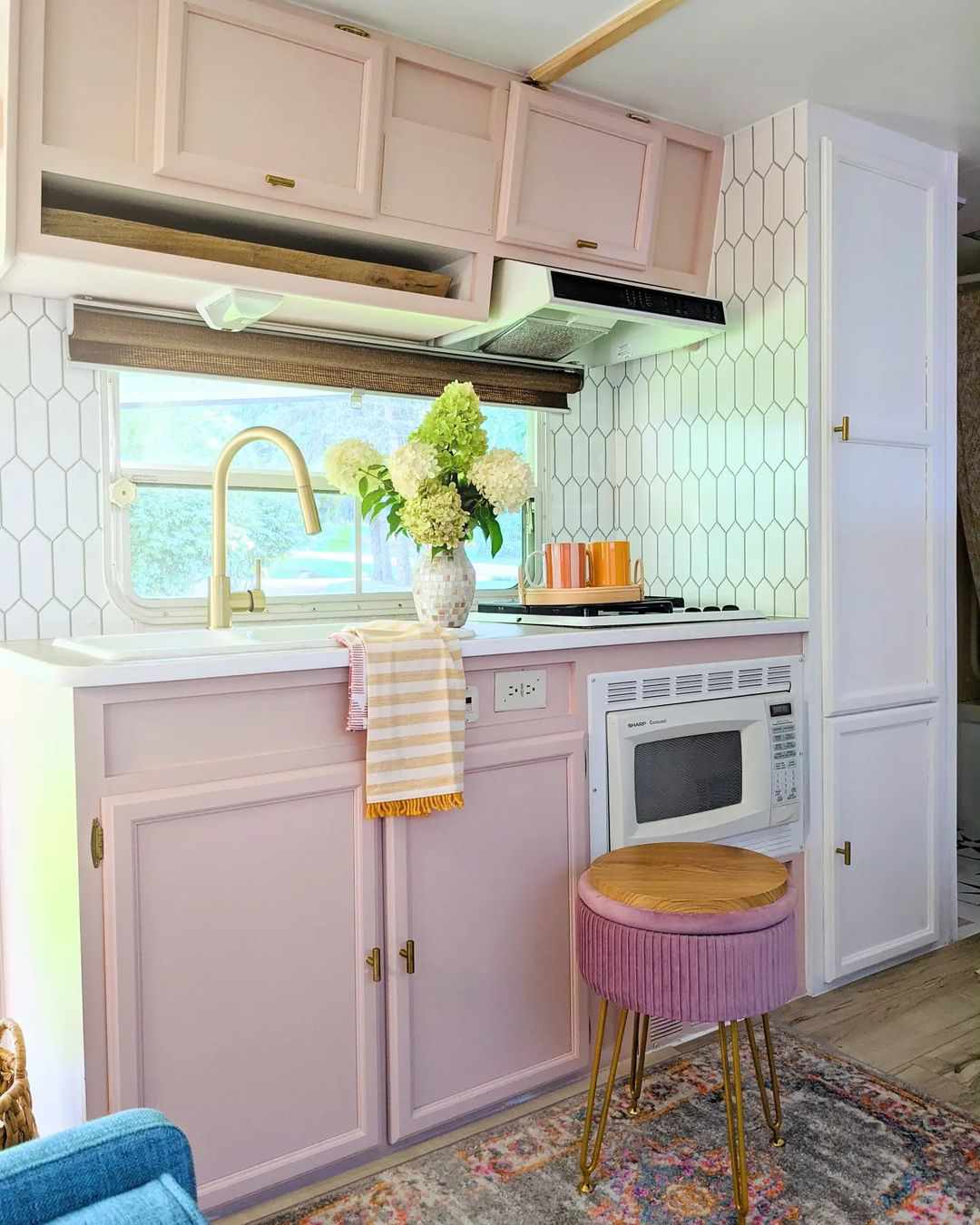 Decoration of Pink Kitchens