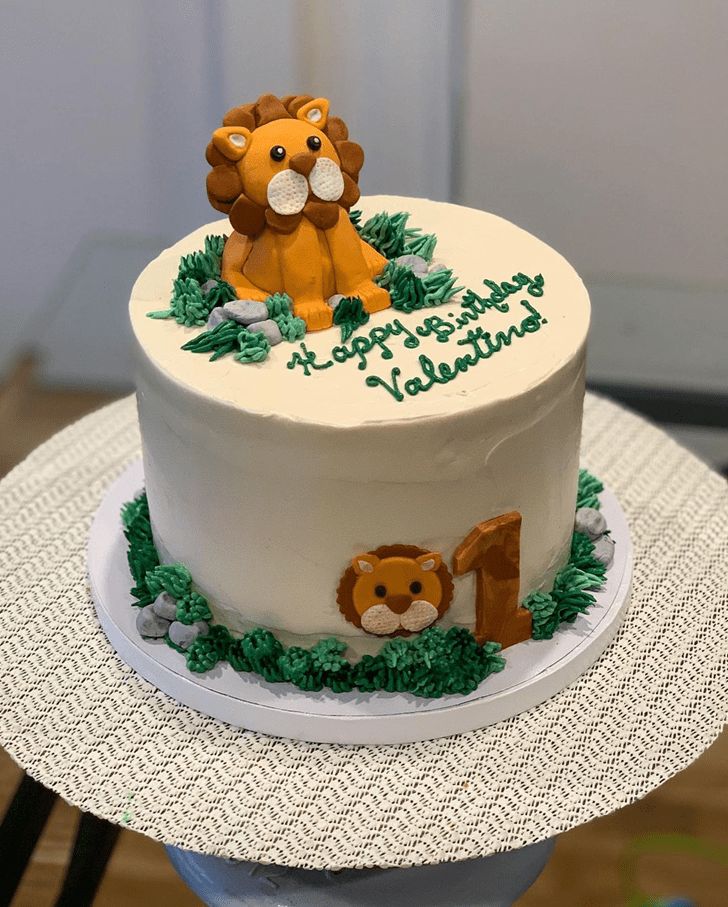 Lion Decorated Cake