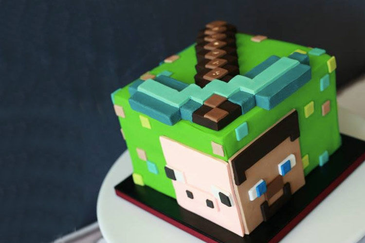 Minecraft decorated cake