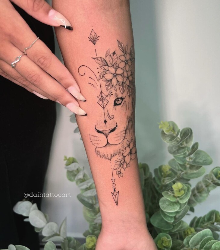 tatuagem feminina antebraço