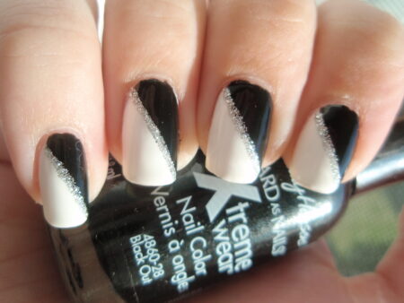 Black and White Decorated Nail