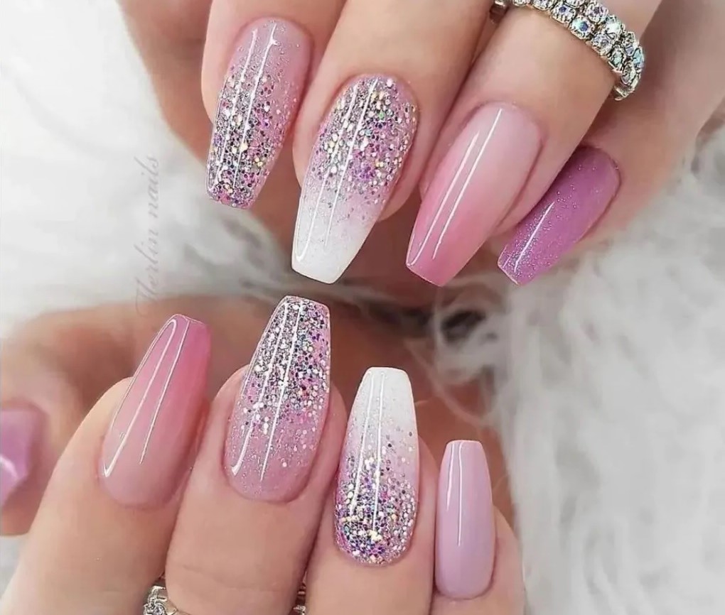 unhas-degrade-rosa-e-branco