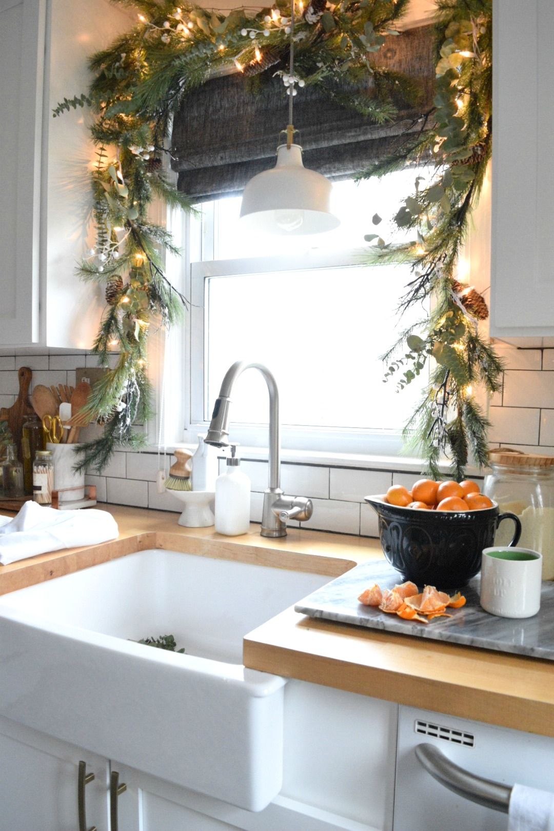 Kitchen Decoration With Window