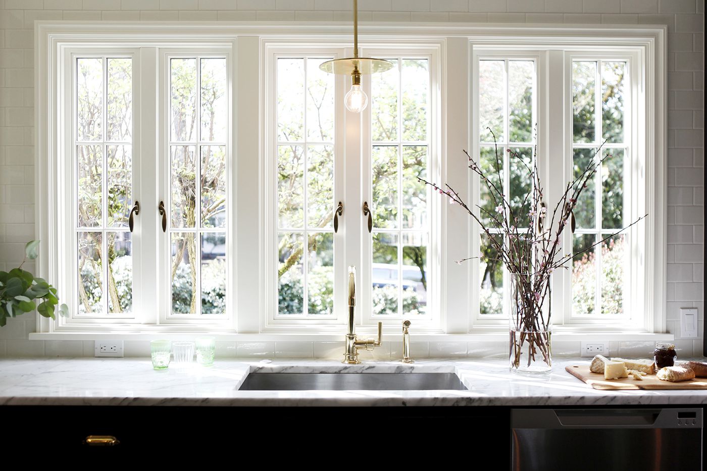 Kitchen Decoration With Window