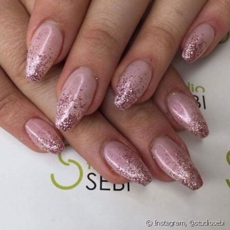 Unha Rosa com Glitter