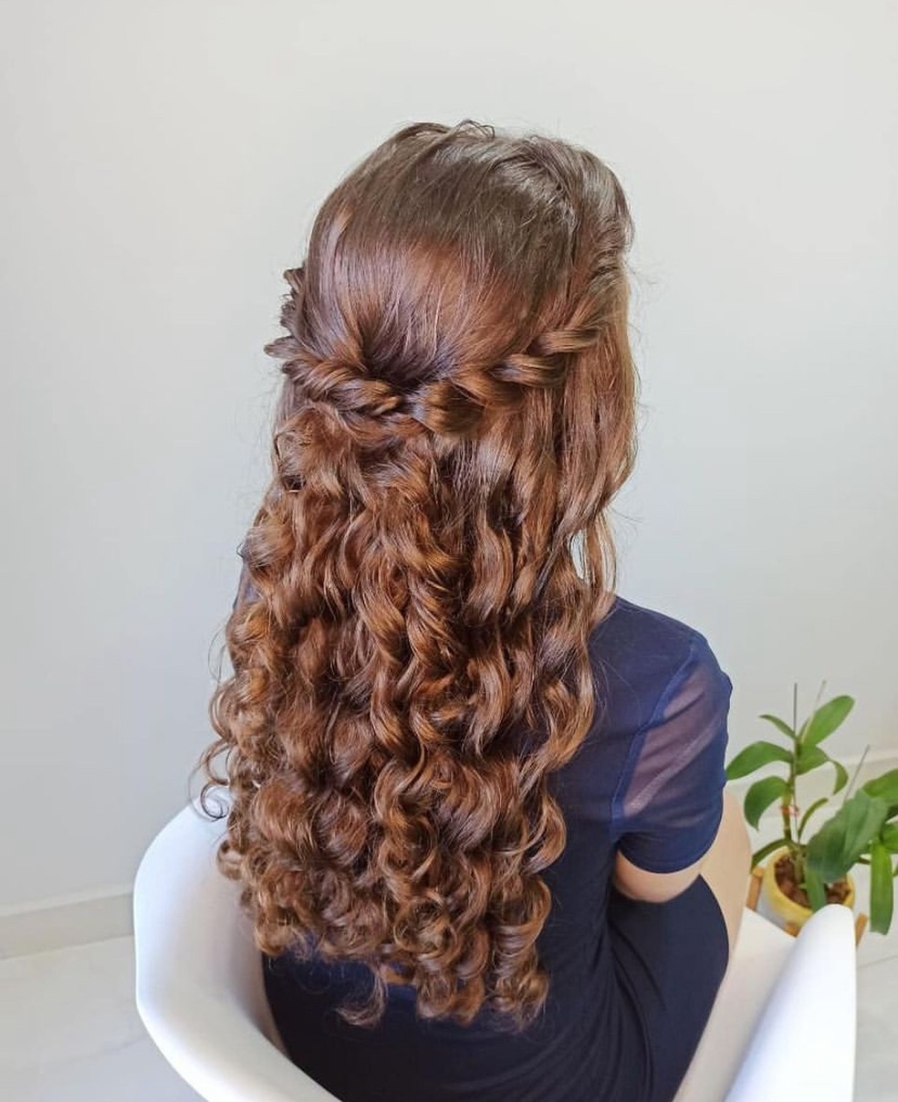 penteados-para-cabelo-cacheado-casamento